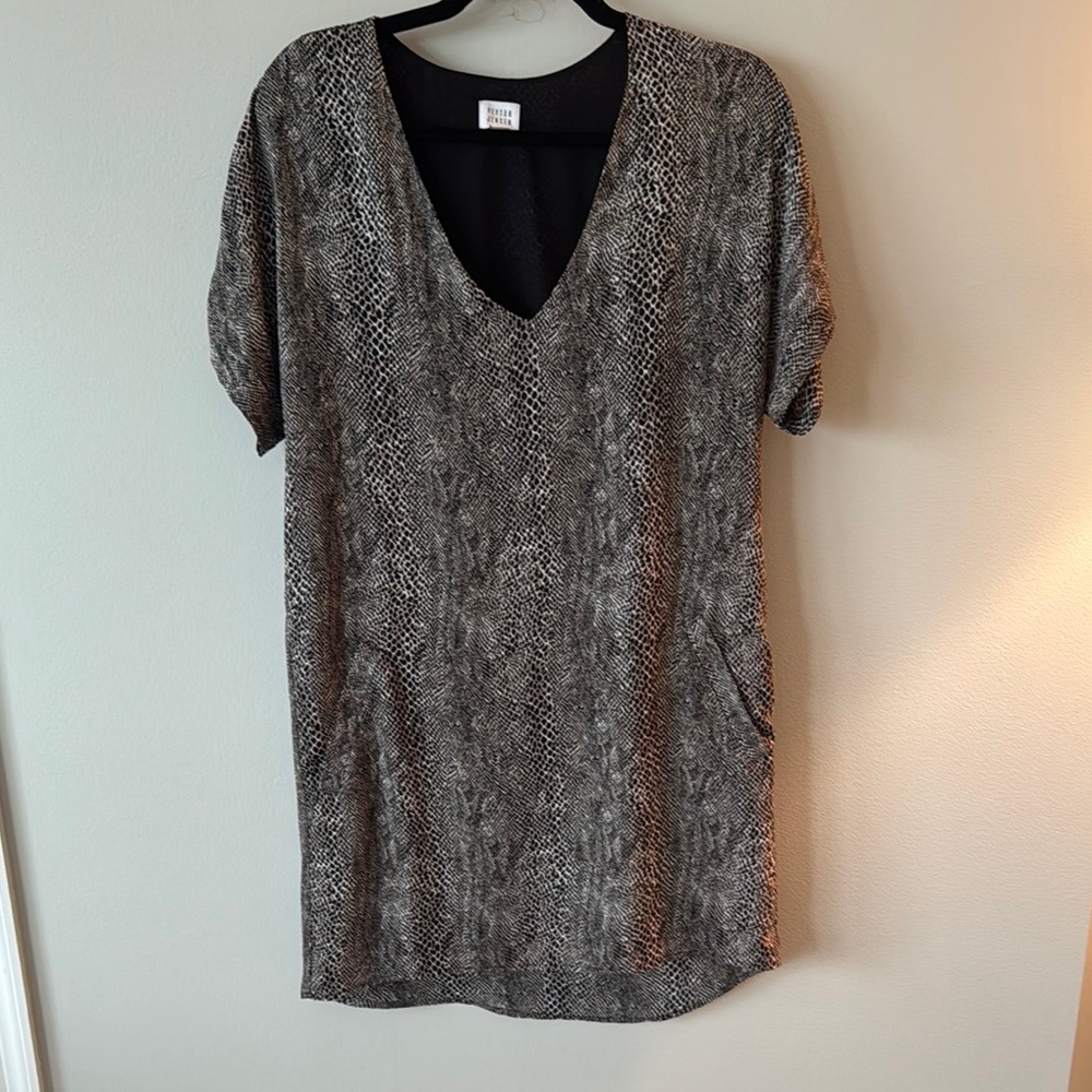 Peyton Jensen Black and Gray V-Neck Dress